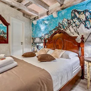 Historic Plaza Varos Hotel
